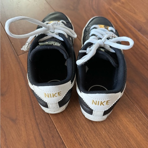 [Nike] Black/White Sneakers - Picture 4 of 5